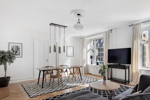 3-bedroom apartment close to Nyhavn and Queen's Palace Amalienborg - image 9