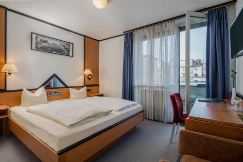 Double Room image 4