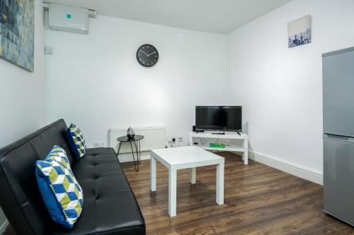 Charming 1-Bed Basement Apartment In Lewisham