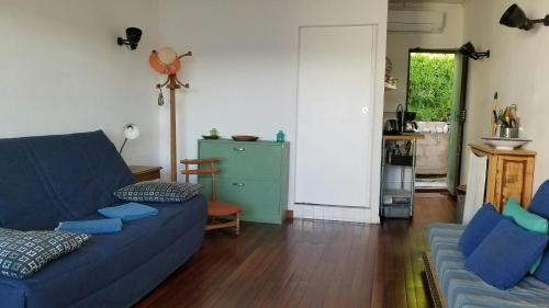 Chouette Cabanon sur la plage vue mer et terrasse privée, Marseille (photo 6)
