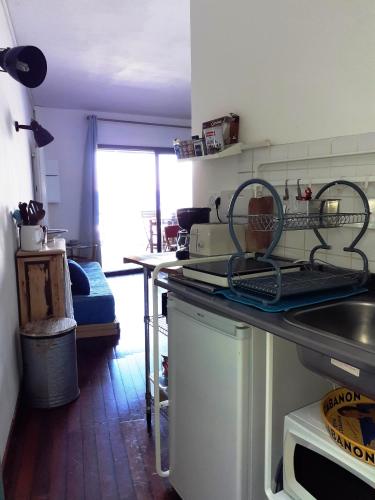 Chouette Cabanon sur la plage vue mer et terrasse privée, Marseille (photo 8)