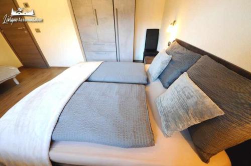 One-Bedroom Apartment image 5