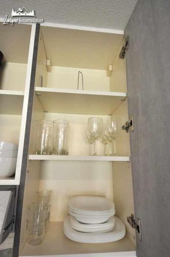 One-Bedroom Apartment image 6