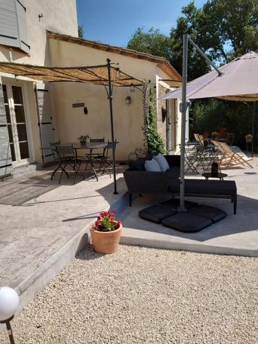Exterior view, B&B La Boissiere Et Le Vialat in Oceanfront