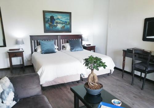 Swallows Nest Plett Room Type - Twin Room Swallows Nest Plett Room Type - Twin Room