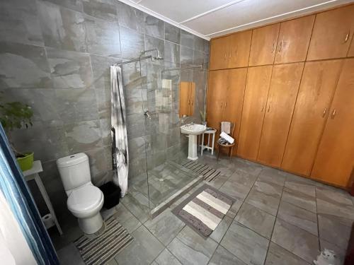 Bathroom, Altenburgh Accommodation - Apartments in Somerset East