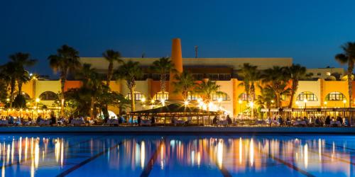 游泳池, 阿拉伯海岸阿祖爾度假村 (Arabia Azur Resort) in 赫爾格達