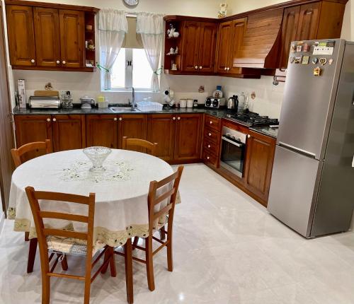 Sunrise Apt near beach SmartTV & Netflix in Birzebbuga