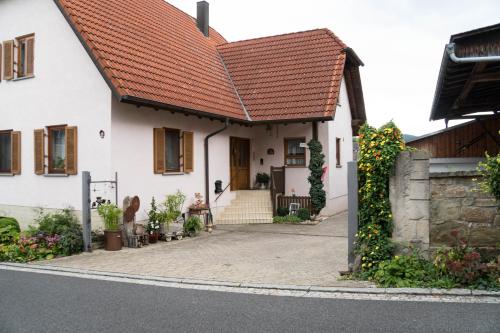 Ferienwohnung am Rathaus - Apartment - Dingolshausen