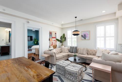 The Quarters on Spring The Quarters on Spring