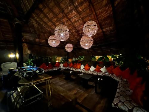 Restaurant, Luhme Tulum Hostel - Free Cenote Access in Tulum