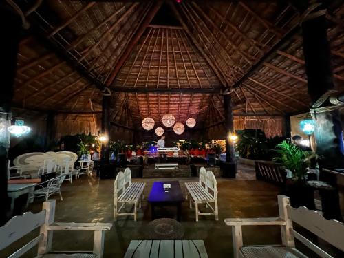 Restaurant, Luhme Tulum Hostel - Free Cenote Access in Tulum