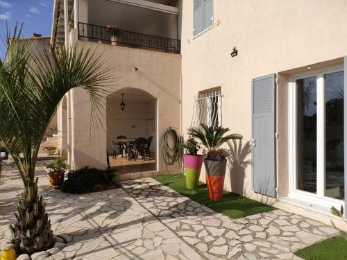 Facilities, ADRECH - 3 pieces, Piscine partagee - SUD6001 in L'Escaillon