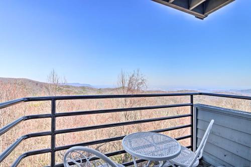 Gatlinburg Condo with Pool, Hot Tub, and Mtn Views! in Gatlinburg, USA