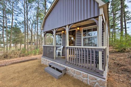 Lakefront Cabin w/ 2 Lofts, Boats on 4 Acres in Vinsboro (TX)