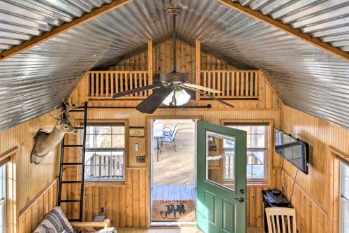 Lakefront Cabin w/ 2 Lofts, Boats on 4 Acres in Vinsboro (TX)