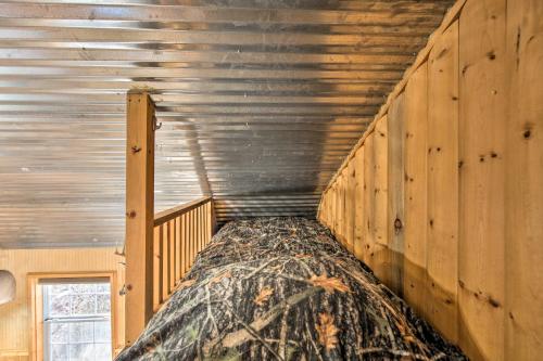 Lakefront Cabin w/ 2 Lofts, Boats on 4 Acres in Vinsboro (TX)