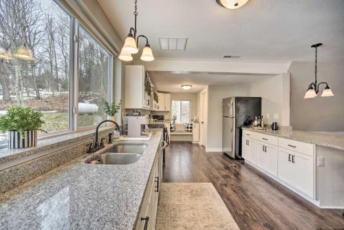 A-Frame Cabin with Hot Tub 5 Mi to Waterford! in Waterford (NY)