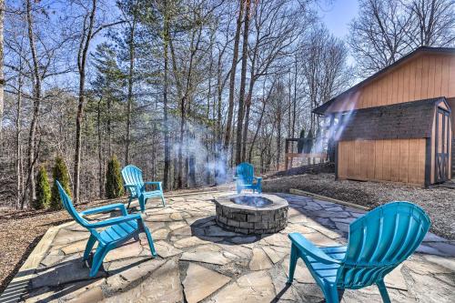 Unwind Fireside: Serene Murphy Escape w/ Hot Tub!, Murphy (zdjęcie 3)