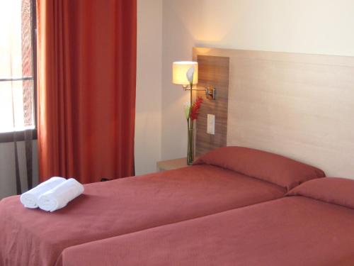 Superior Twin Room image 4