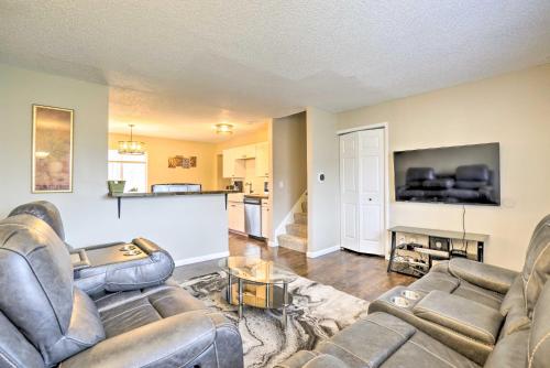 Charming Columbus Home about 7 Mi to Ohio State! in Columbus, USA