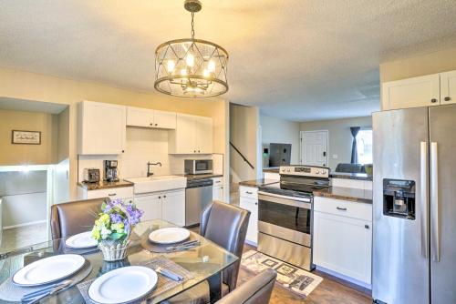 Charming Columbus Home about 7 Mi to Ohio State! in Columbus, USA