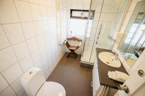 Economy Quadruple Room with Shared Bathroom