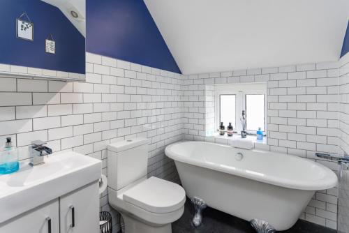 The Scouse House - Unique Stay - Church Conversion, Liverpool (photo 10)