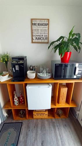 Зручності, LauRina - Chambre, SDB, terrasse, arrivée autonome (LauRina - Chambre, SDB, terrasse, arrivee autonome) in Royan