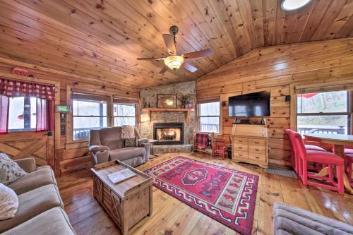 Ellijay Escape on Briar Creek with Hot Tub and Views! in Ellijay, USA