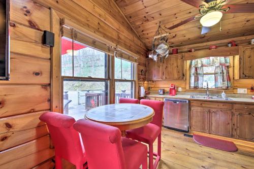 Ellijay Escape on Briar Creek with Hot Tub and Views! in Ellijay, USA