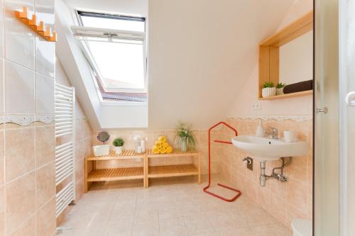 Jane's Charming Apartment - image 8