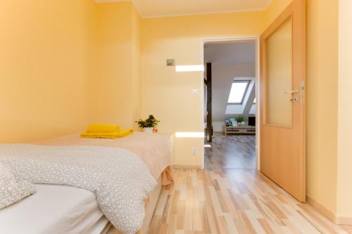 Jane's Charming Apartment - image 12