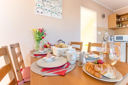 Jane's Charming Apartment - image 4