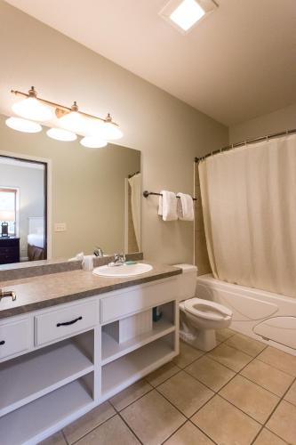 Bay Colony Unit 771 - Upper Level in Nisswa, USA