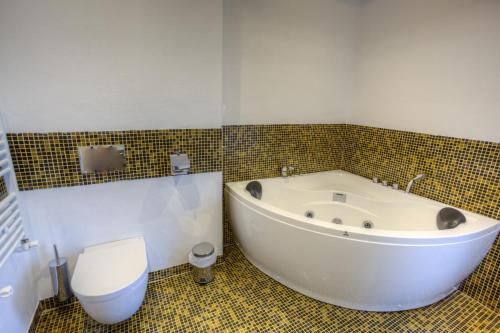 浴室, 半島度假酒店 (Peninsula Resort) in 穆里格凱奧爾