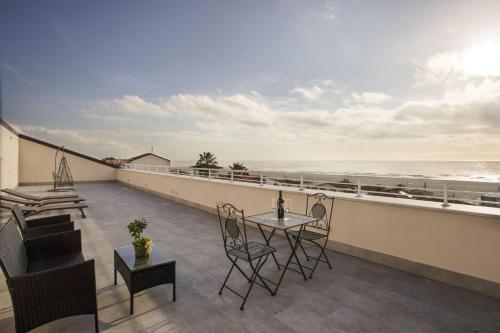 設施, 諾沃提里諾酒店 (Hotel Nuovo Tirreno) in 麗都迪卡馬約雷