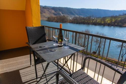 Kilátás, Der Weinladen in Krov
