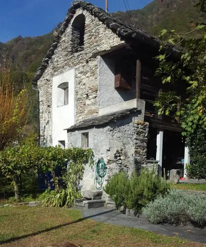 Rustico Pult in Someo, Schweiz
