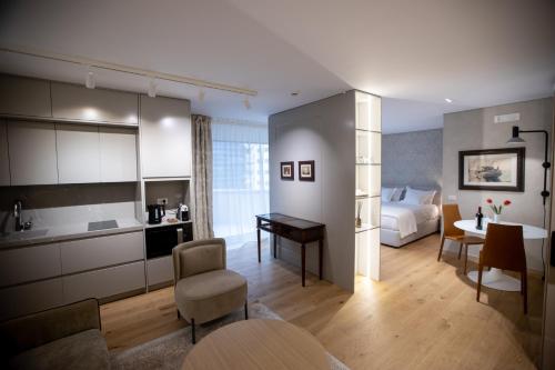 Seven Luxury Suites, Тирана (фото 3)