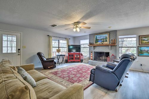 Waterfront Getaway with Deck Pet and Family Friendly! in Gordon, USA