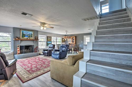 Waterfront Getaway with Deck Pet and Family Friendly! in Gordon, USA