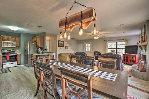 Waterfront Getaway with Deck Pet and Family Friendly! in Gordon, USA