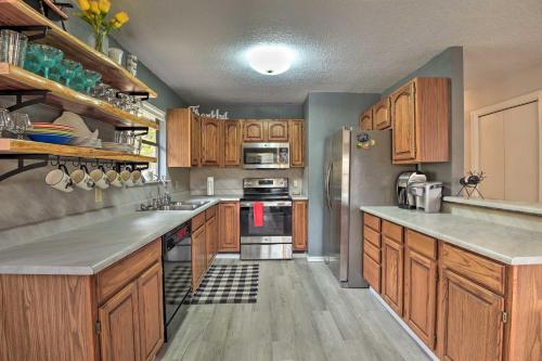 Waterfront Getaway with Deck Pet and Family Friendly! in Gordon, USA