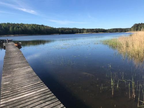 Cozy lodge at horse farm with lake and sauna