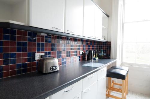 Picture of Central Cheltenham, Regency Apartment With Parking, Cavalier Suite - Sleeps 6
