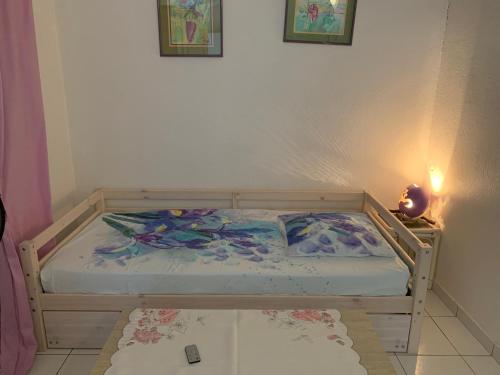 1 queen bed, 1 sofa bed