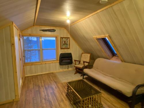 Charming studio in-law on Great East Lake detail