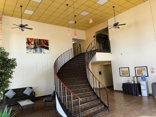 South Hutchinson Inn