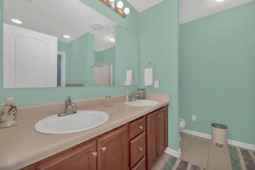 Bathroom, Minutes From Fort Bragg and Methodist University in Ascot II